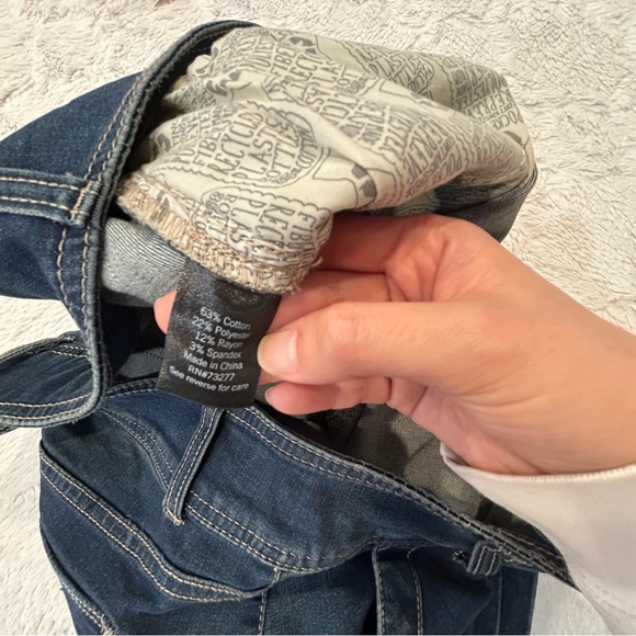 SO - Medium-Dark Wash Denim Skirt with Pockets and Side Buckle Details - Sz 15 - Picture 11 of 12